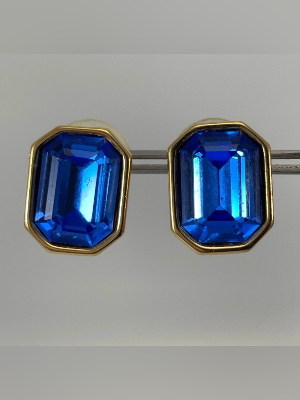 Vintage Monet ROYAL BLUE Emerald Cut Glass Rhinestone Pierced Earrings Gold Tone